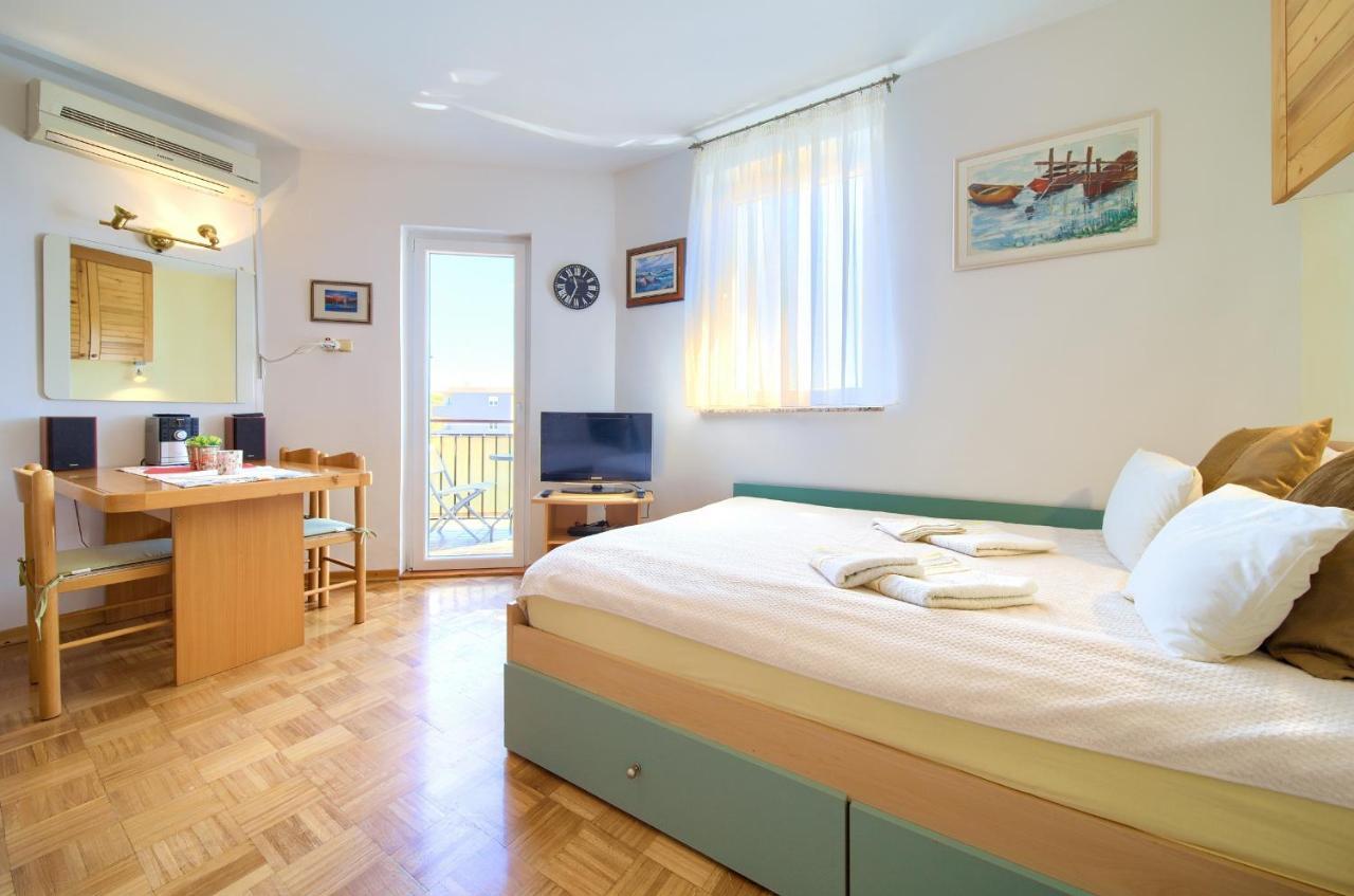 Studio Apartment Vesna كرك المظهر الخارجي الصورة