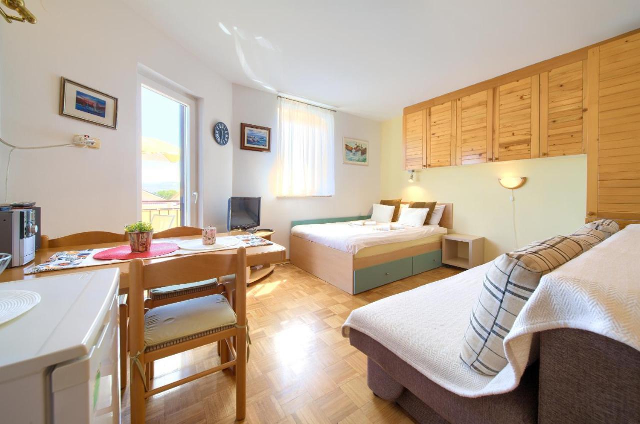 Studio Apartment Vesna كرك المظهر الخارجي الصورة